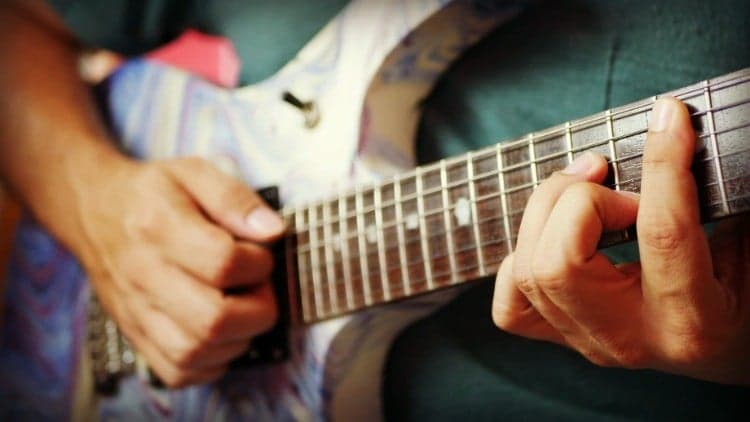 Lo que debes de saber antes de comenzar a tocar la Guitarra