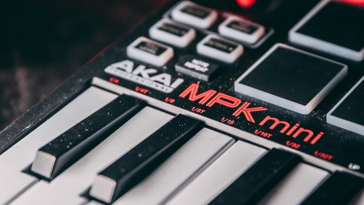 Music Theory for Electronic Musicians 2: Minor keys and More