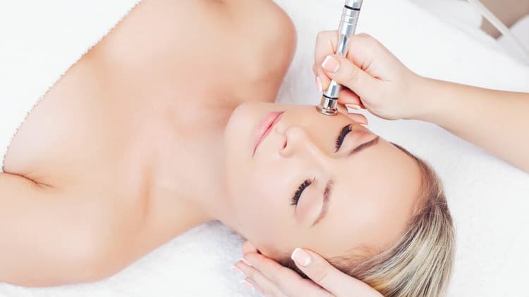 Diploma in Luxury Facial  & Machines, Chemical Peeling CPDA