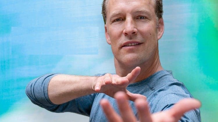 Qi Gong: 30-Day Challenge with Lee Holden. 30 short workouts