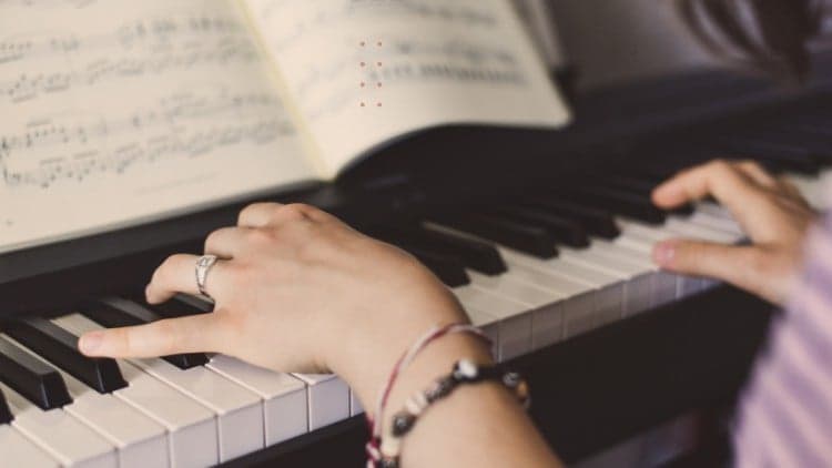 Dein Beginn am Klavier: "Einfach Klavier spielen lernen"