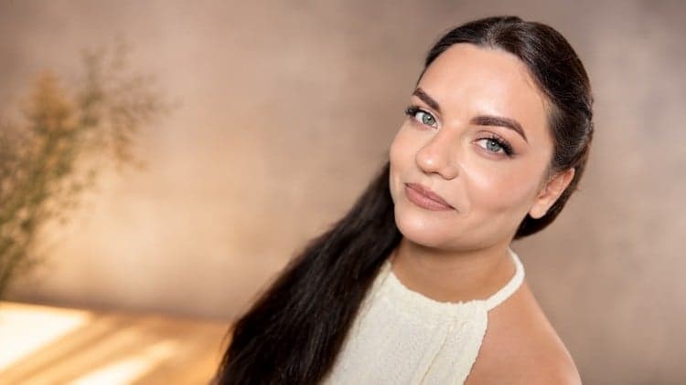Light pink "Rich Nude" makeup master class