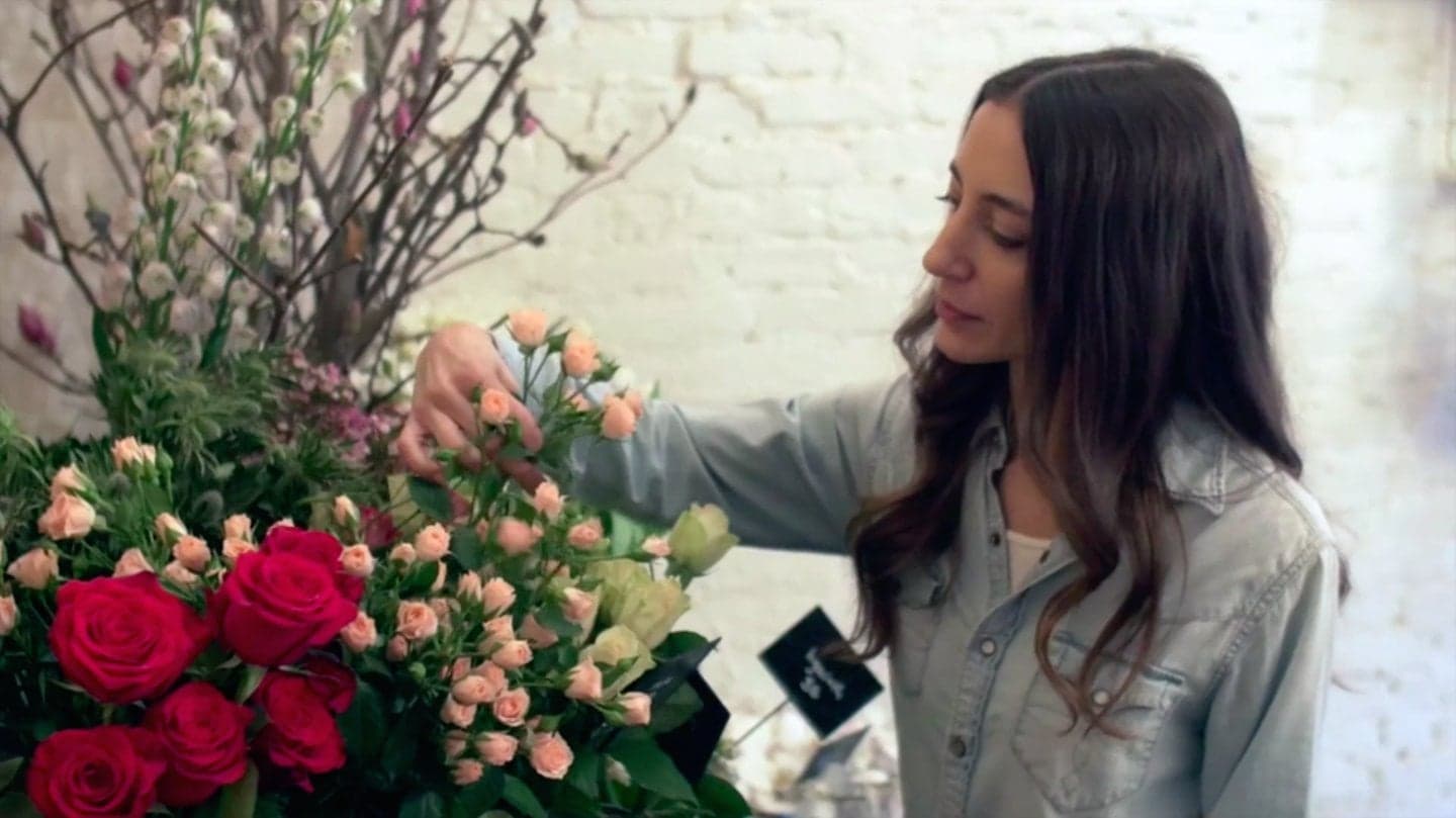 Flower Arranging: Learn How to Arrange Like a Pro!