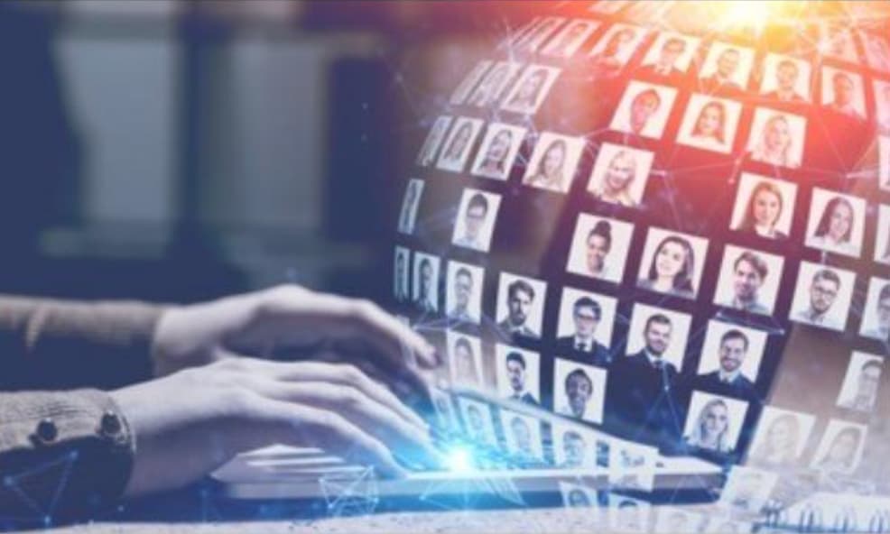 Leading Community Based Projects in A Virtual World