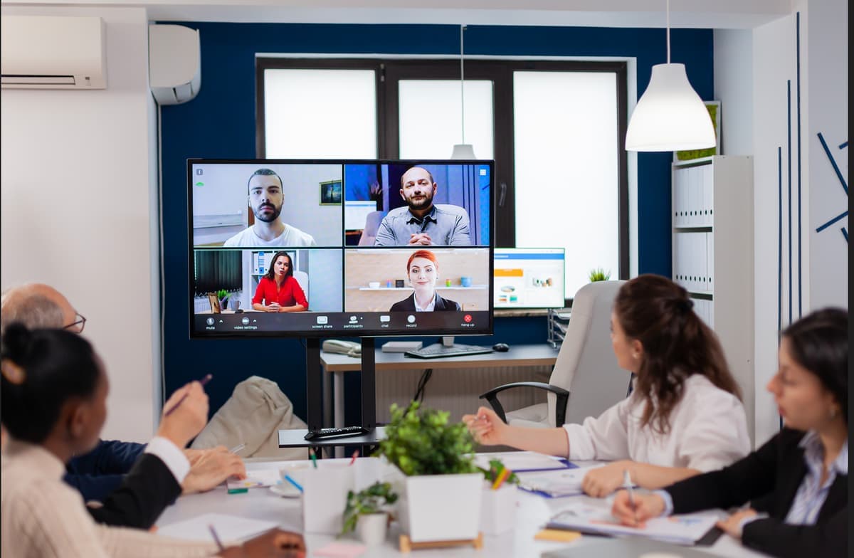 Liderazgo y Comunicación en Equipos híbridos y remotos